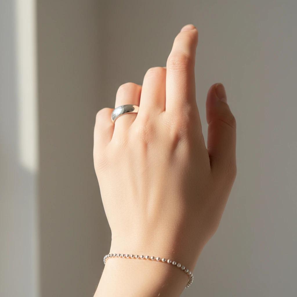 تاثیر تماس زیورآلات نقره با پوست دست و فواید آن