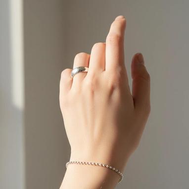 خواص نقره برای بدن؛ چرا پوشیدن زیورآلات نقره برای سلامتی مفید است؟