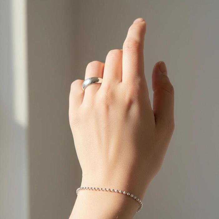 خواص نقره برای بدن؛ چرا پوشیدن زیورآلات نقره برای سلامتی مفید است؟